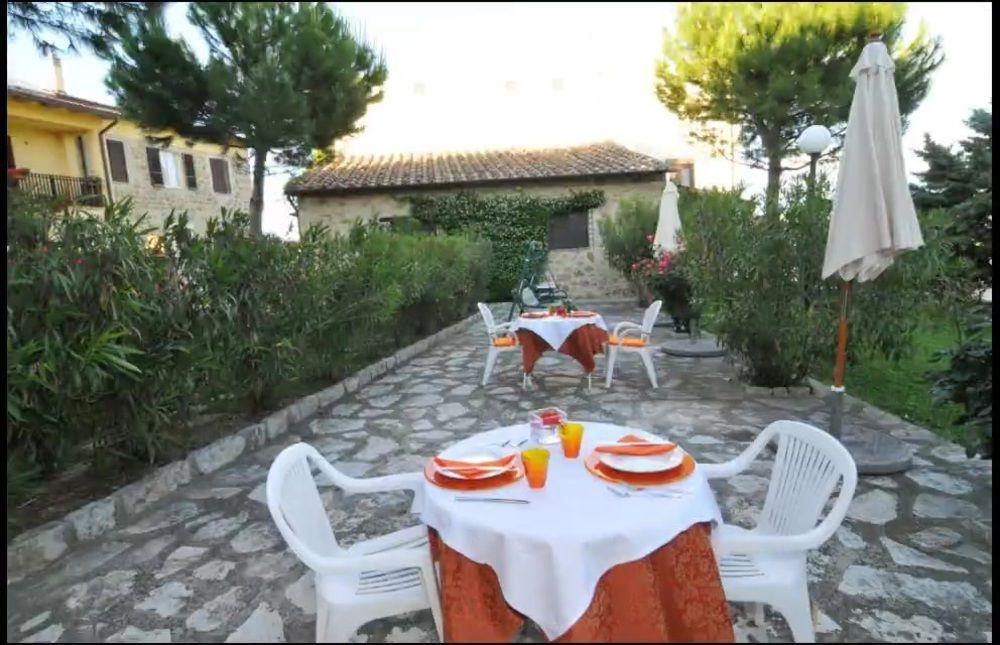 Agriturismo La Ginestrella Civitella D'Arna Buitenkant foto